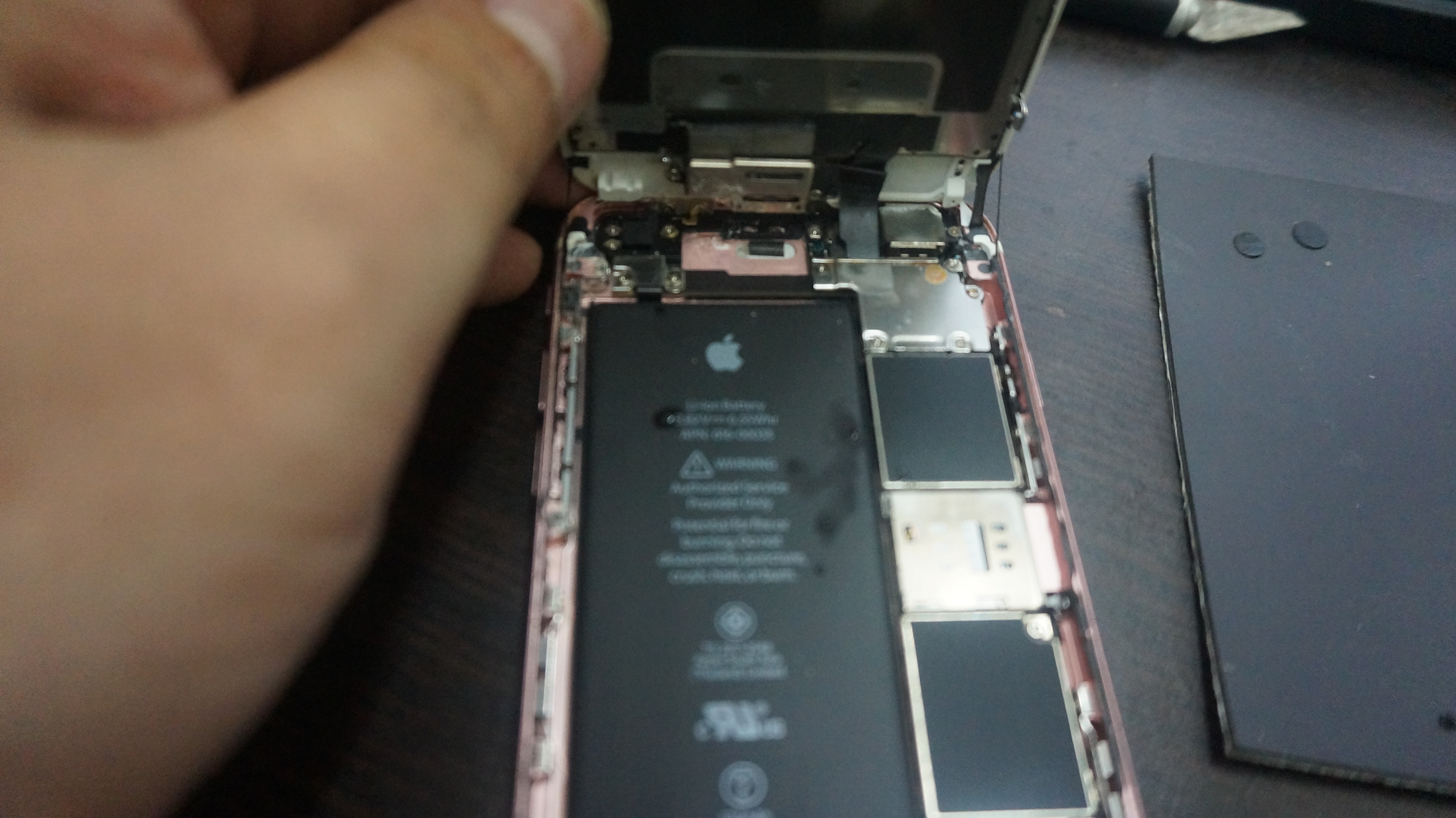 水没で液晶交換 iPhone6s 2