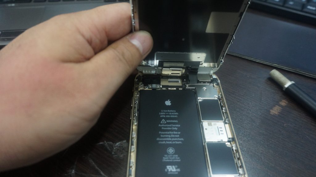 液晶ガラス割れパネル交換 iPhone6s 3