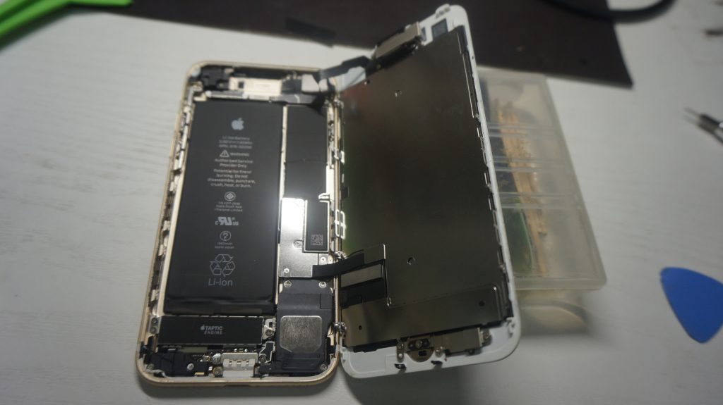 液晶割れ画面割れを安く交換 iPhone7 4
