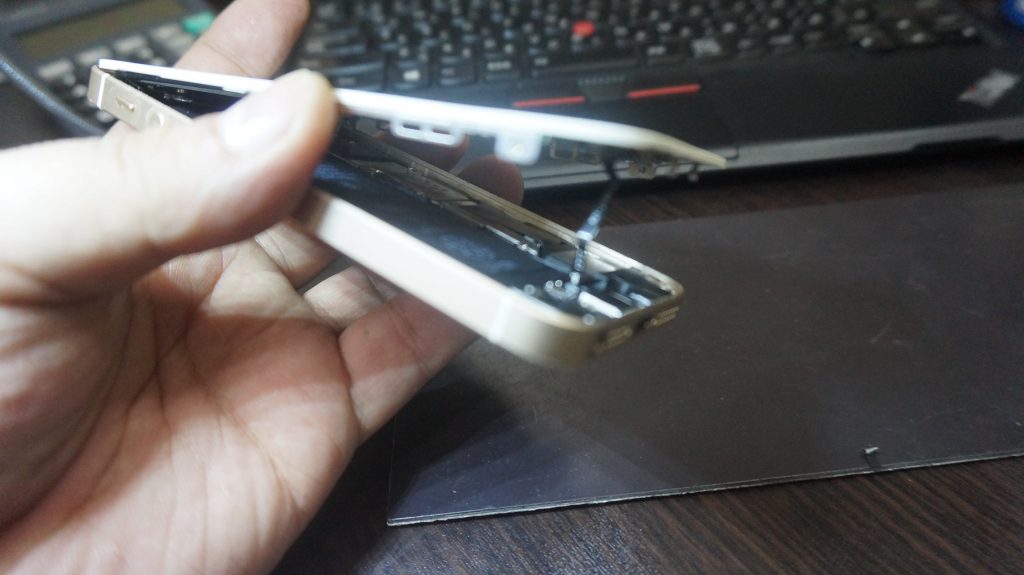 ガラス割れ液晶割れ交換 iPhoneSE 3