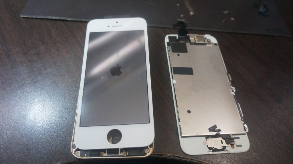 ガラス割れ液晶割れ交換 iPhoneSE 5