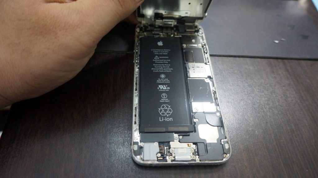 画面下部割れ 液晶交換 iPhone6 3