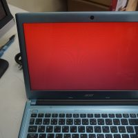 画面が赤い 液晶交換 Acer Aspire V5-431-H82CB 2