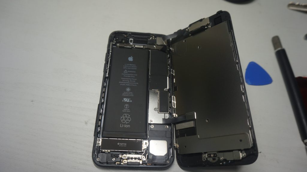 ひび割れにより液晶交換 iPhone7 4