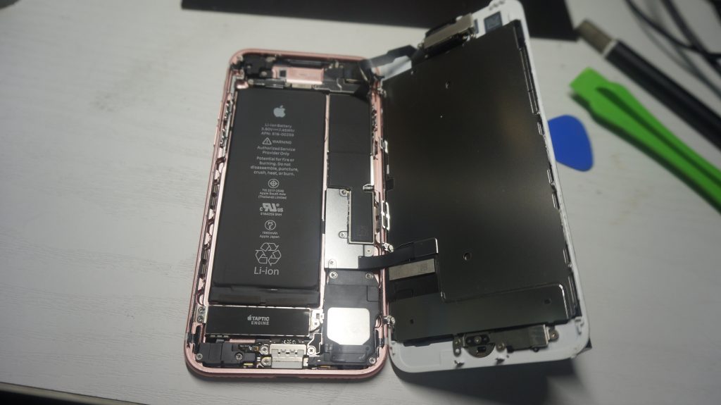 画面割れ液晶割れにより液晶パネル交換 iPhone7 3
