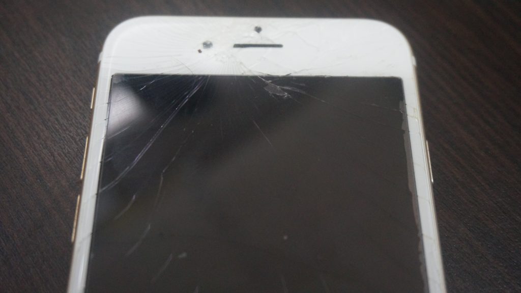 液晶ガラスに亀裂 液晶交換 iPhone6s 2