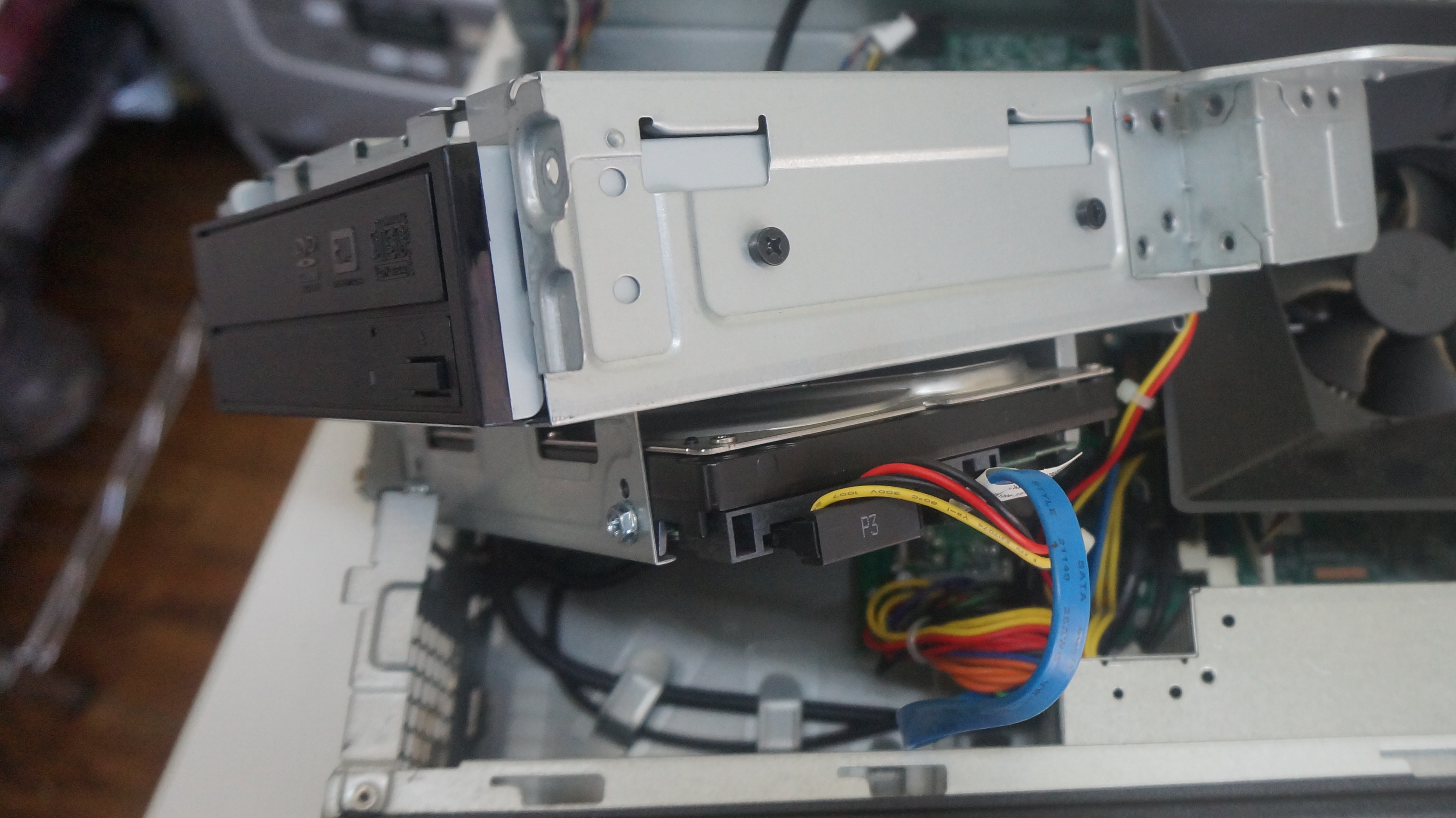 HDDセクタ不良によりSSD換装 DELL Inspiron 3647 5