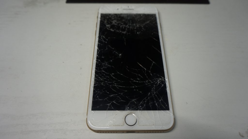 ガラス割れ液晶割れにつき交換 iPhone 7 Plus 1
