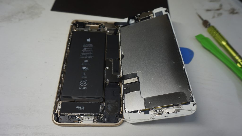 ガラス割れ液晶割れにつき交換 iPhone 7 Plus 4