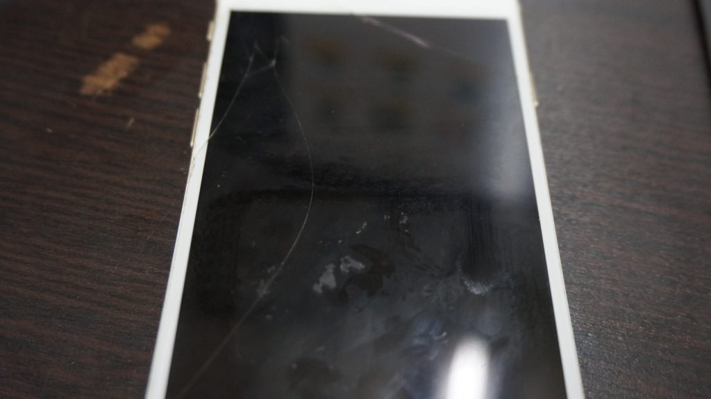 ガラスにヒビ 液晶交換 iPhone6s 2