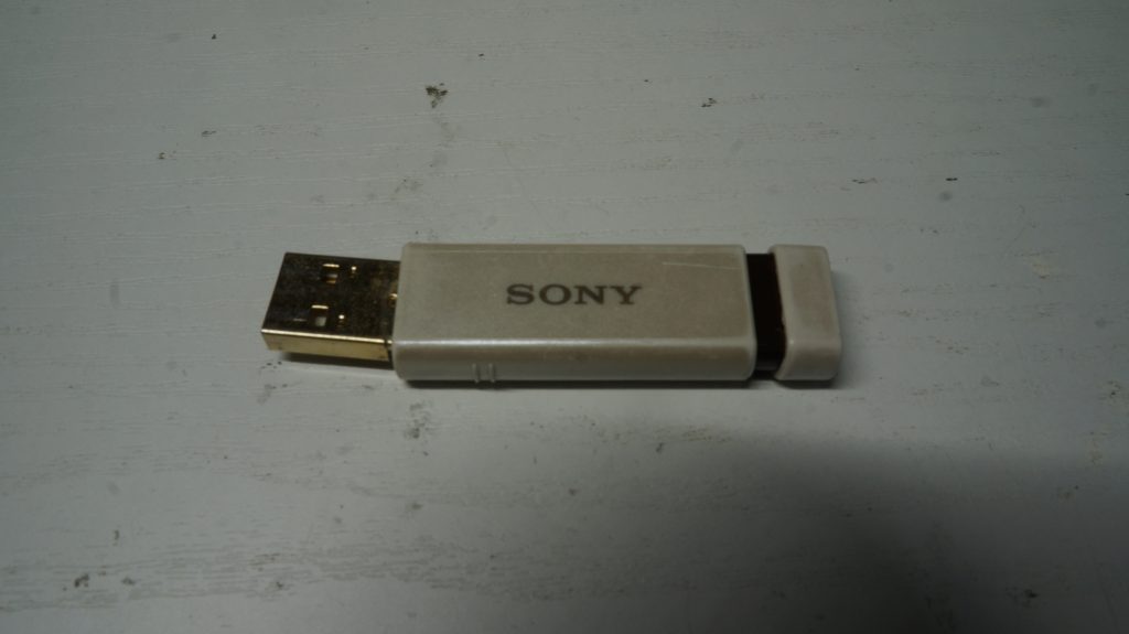 SONYノック式USBメモリが折れたのでハンダ修理 1