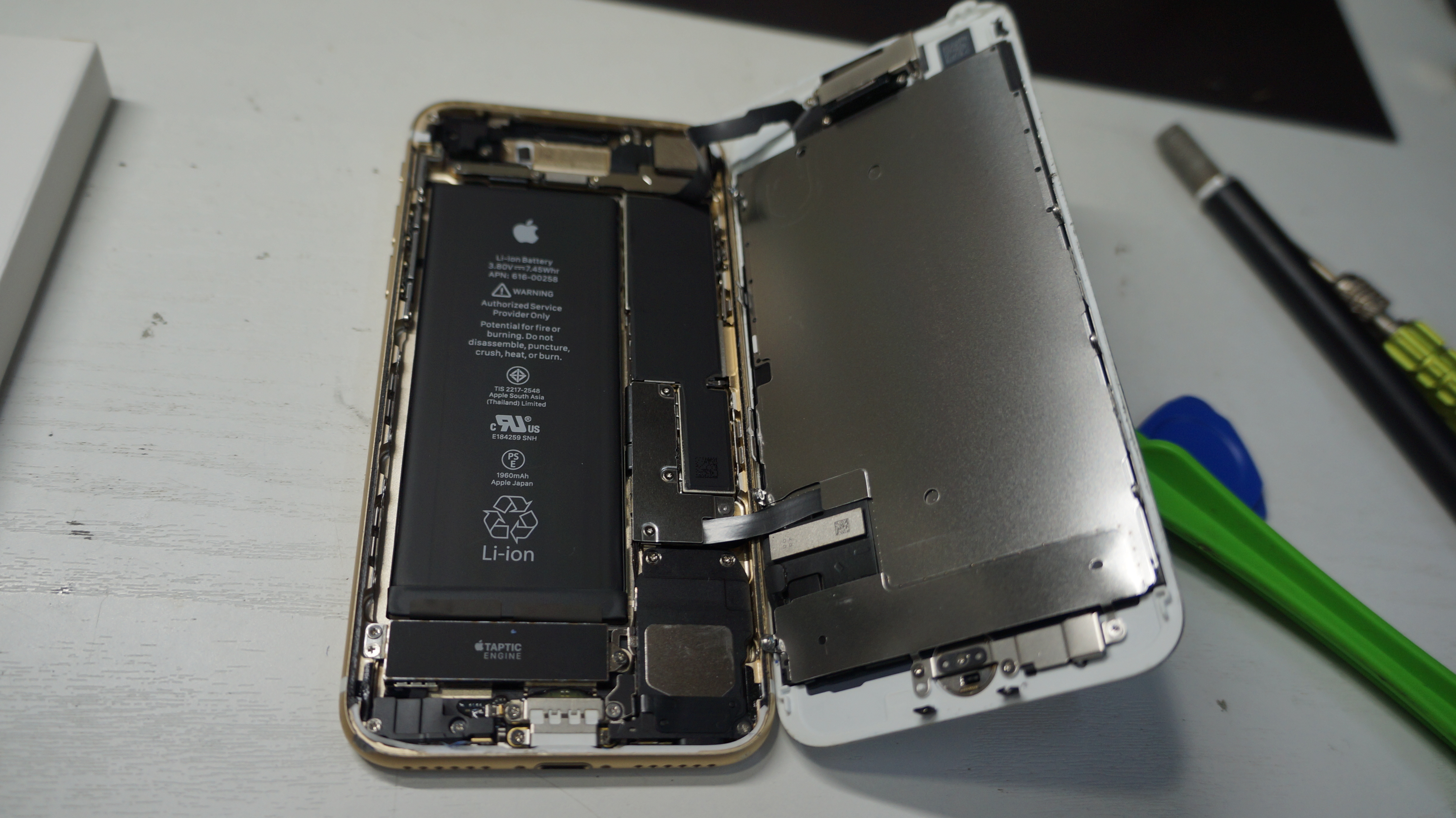 液晶割れ画面割れ30分で即交換 iPhone7 3