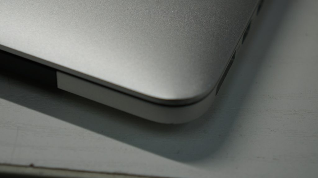 液晶割れで画面が乱れる 液晶交換 Macbook Pro A1502 2013 Retina 3