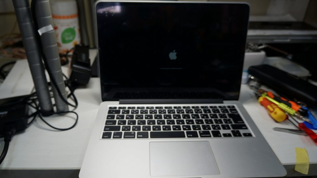 液晶割れで画面が乱れる 液晶交換 Macbook Pro A1502 2013 Retina 7