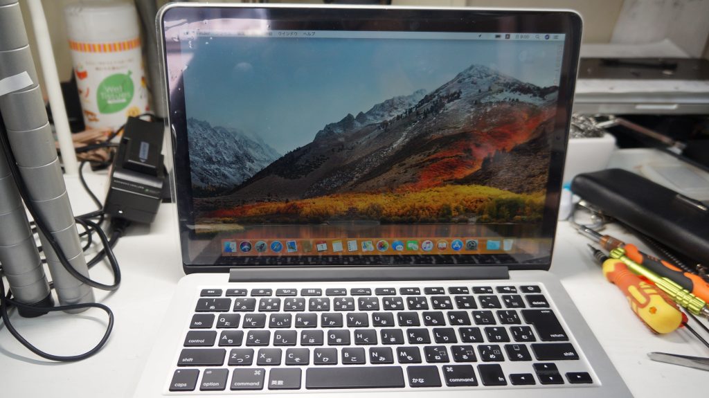 液晶割れで画面が乱れる 液晶交換 Macbook Pro A1502 2013 Retina 8