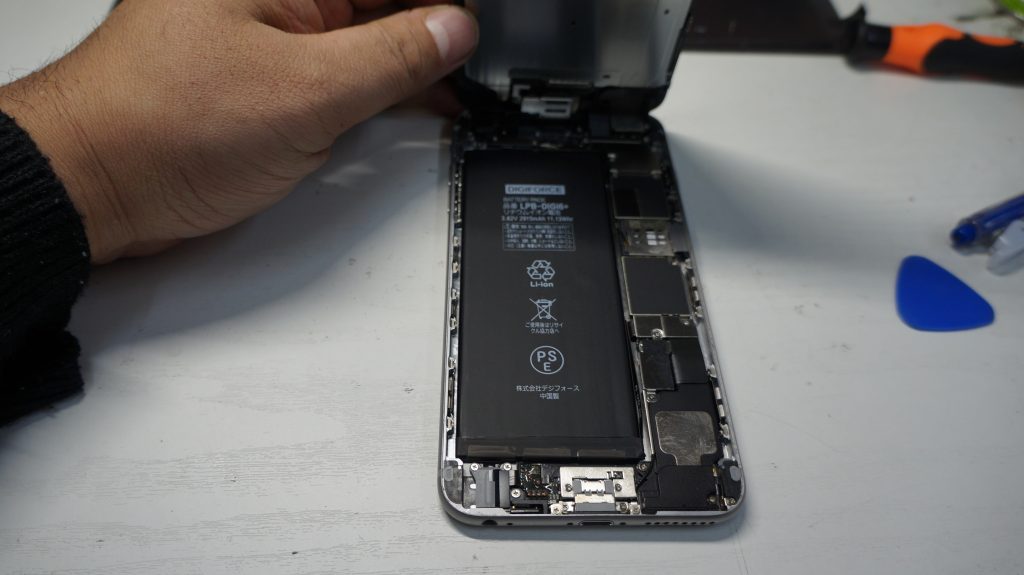 液晶割れ交換 色違いパネルで修理 iPhone6 Plus 3