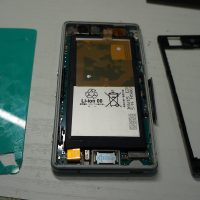 画面割れにより液晶交換 Xperia Z3 Compact 3