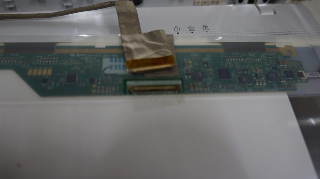 液晶割れのため液晶パネル交換 SONY PCG-71B11N 4