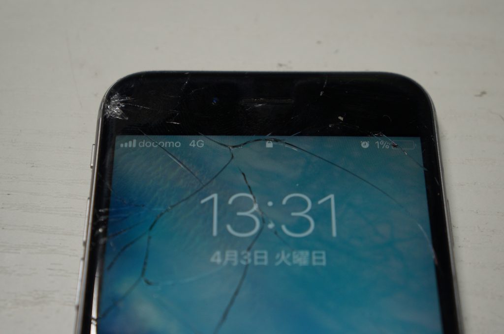 ガラス割れ液晶割れ上部角 液晶パネル交換 iPhone6s 1