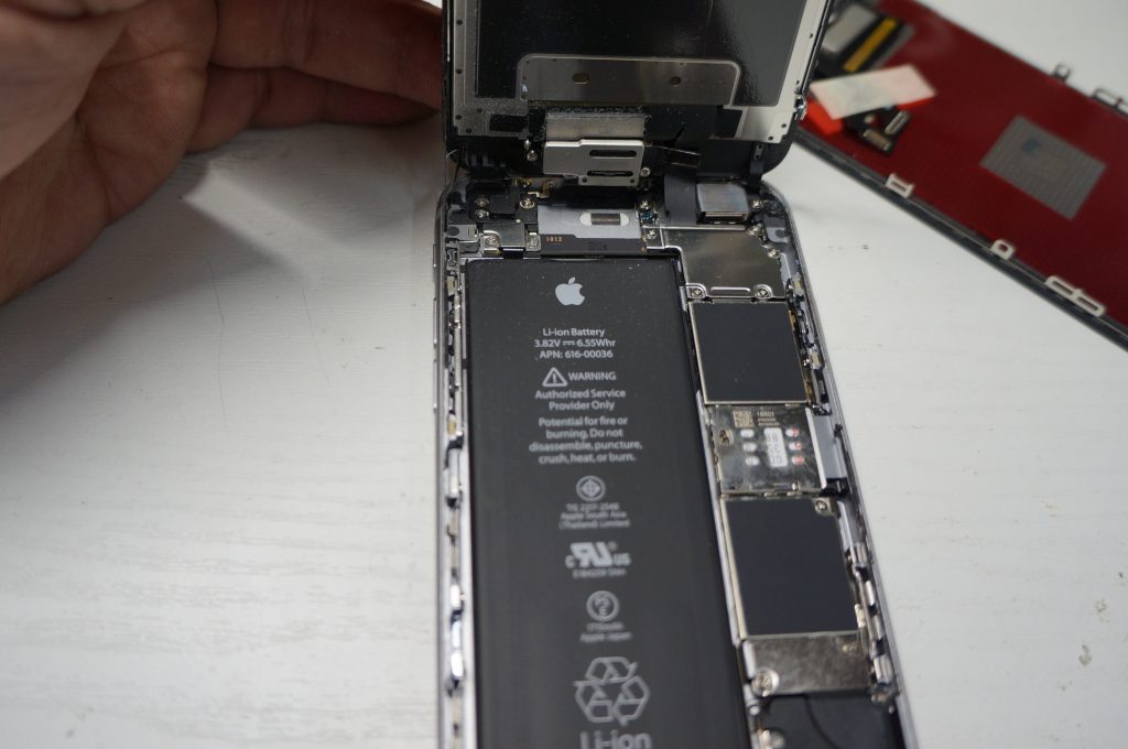 ガラス割れ液晶割れ上部角 液晶パネル交換 iPhone6s 2