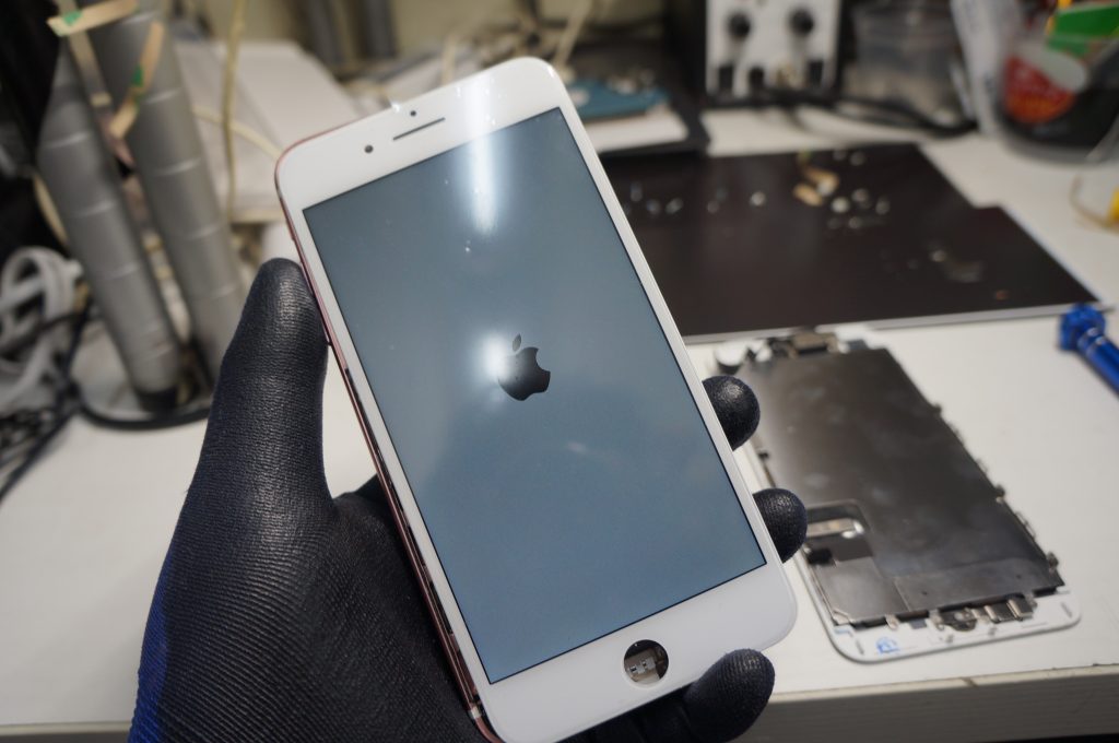 画面上部から落下割れ 液晶パネル交換 iPhone7 5