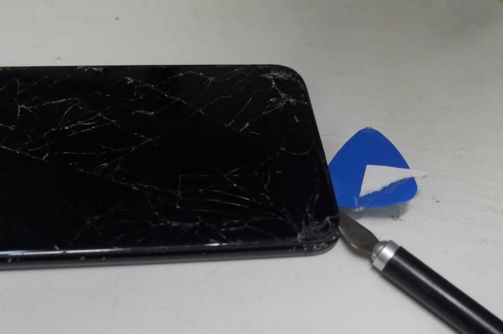 バリバリ割れ液晶 液晶パネル交換 iPhone7 Plus 4