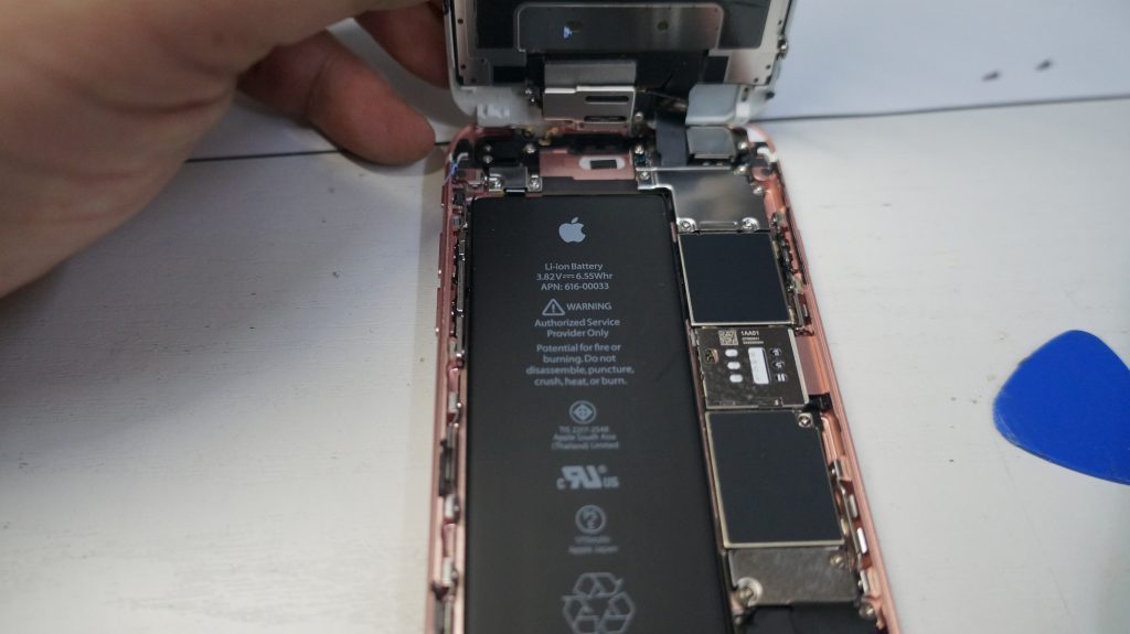 液晶に縦線が入る 液晶パネル交換 iPhone6s 3