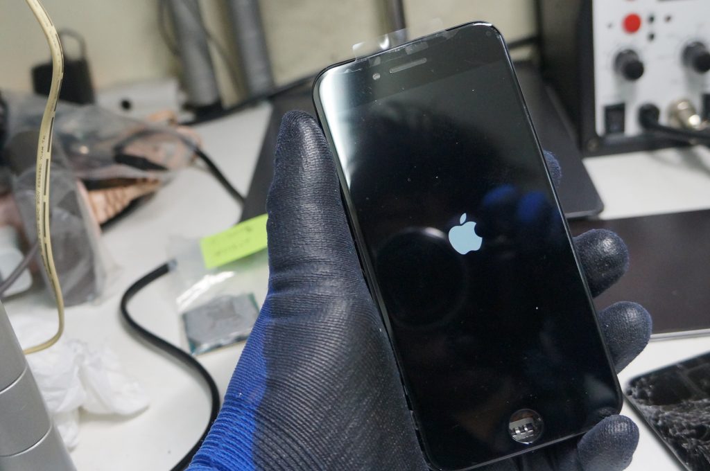 左上から落下ガラス割れ 液晶パネル交換 iPhone7 5