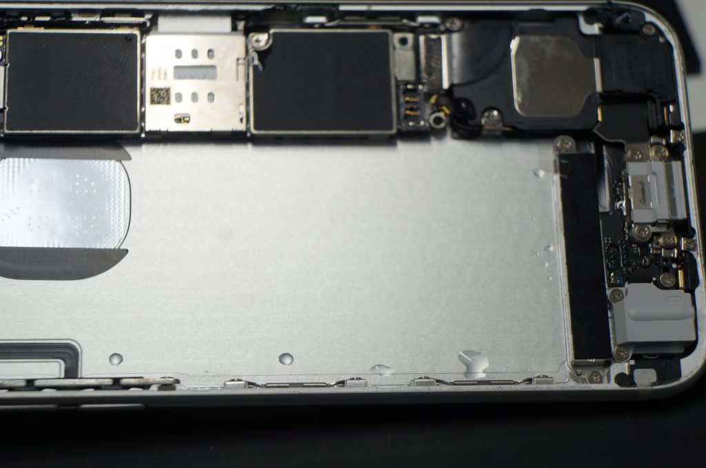 軽い水没 バッテリー交換 iPhone6 4