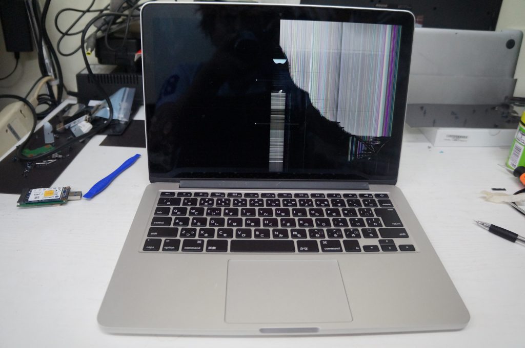 液晶割れ 液晶パネル交換 2K Macbook Pro A1502 1