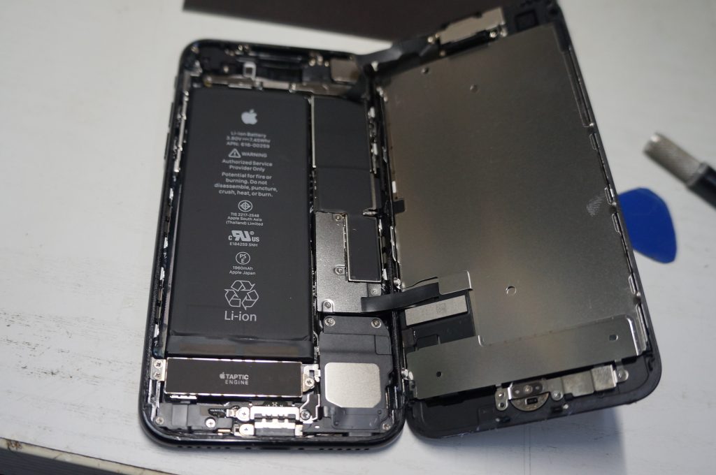 液晶が映らない 液晶パネル交換 iPhone7 3
