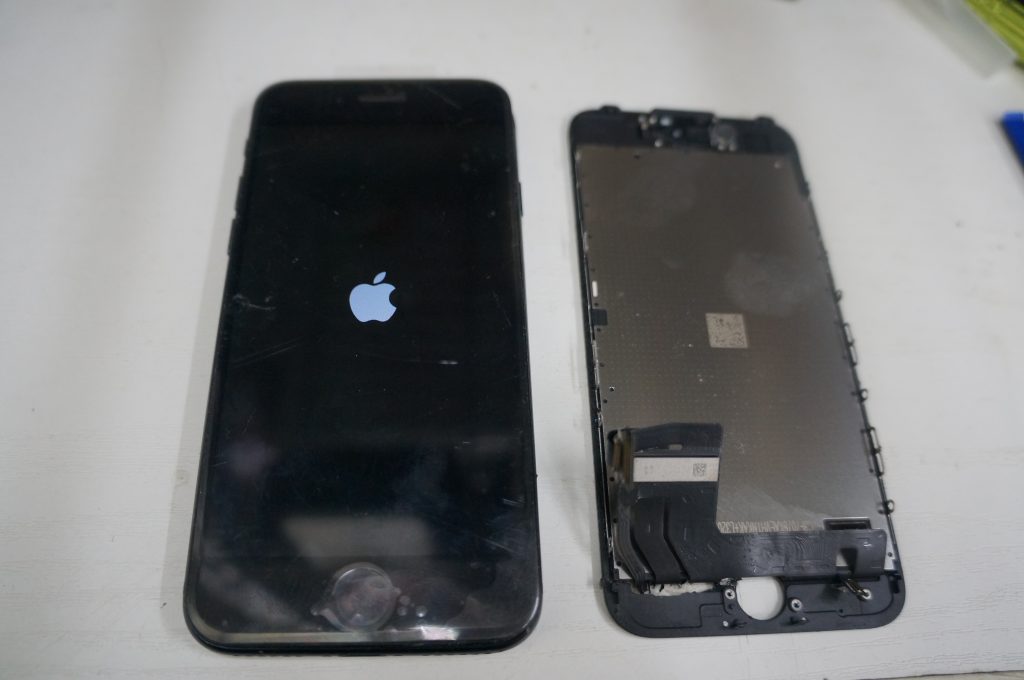 画面に線液晶割れ 液晶パネル交換 iPhone7 6