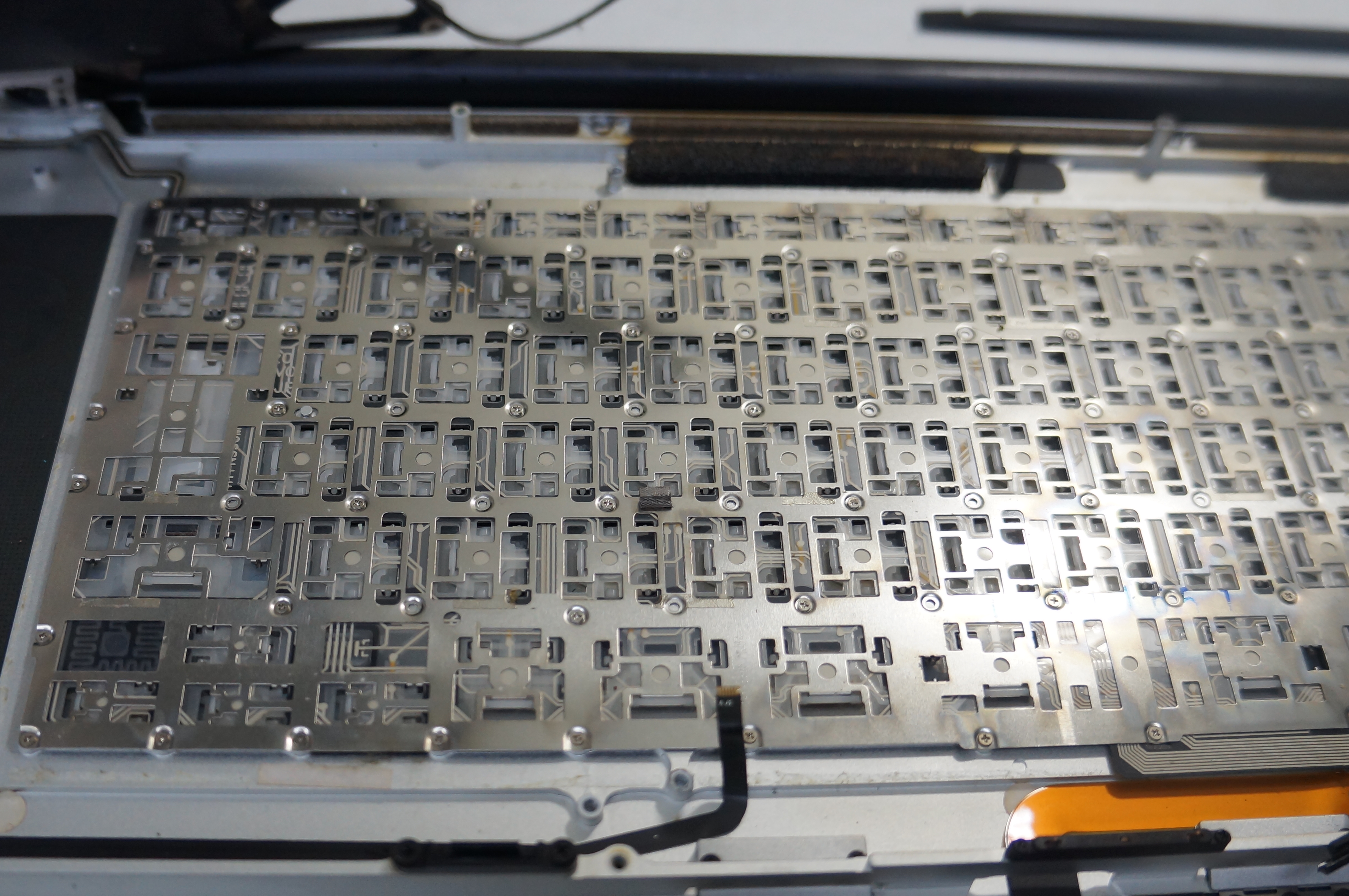 キーボードの一部が反応しない キーボード交換 Macbook Pro 17 A1297 7