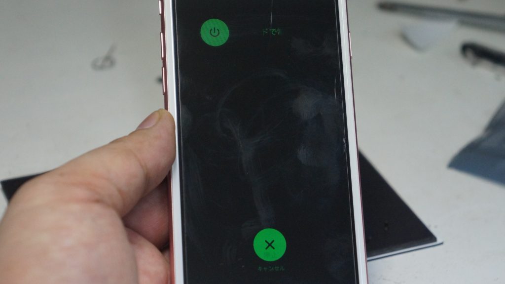 液晶が緑 液晶パネル交換 iPhone7 2