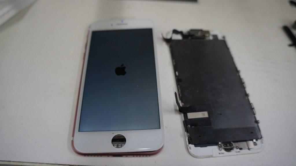 液晶割れ液晶漏れ 液晶パネル交換 iPhone7 4