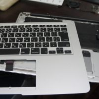何かをこぼしキーボードが使えない キーボード交換 Macbook Air A1466 3
