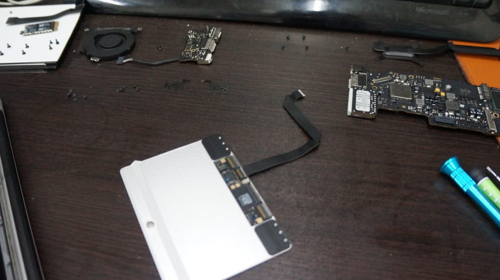 何かをこぼしキーボードが使えない キーボード交換 Macbook Air A1466 4